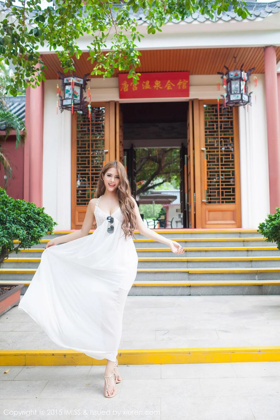 妍妍Yanyan系列连身裙低胸内衣豪乳绝美写真 第 3 张