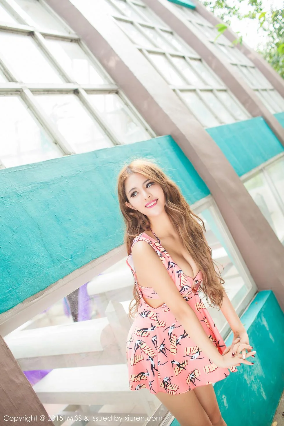 妍妍Yanyan系列连身裙低胸内衣豪乳绝美写真 第 78 张