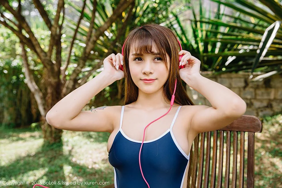 夏美酱越南大叻旅拍性感女仆装侧露美乳写真 第 62 张
