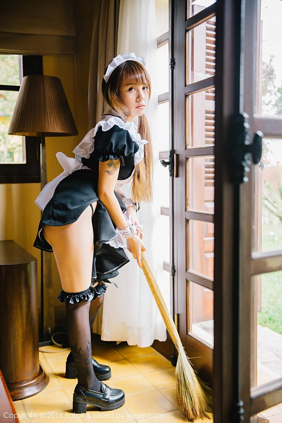 夏美酱越南大叻旅拍性感女仆装侧露美乳写真 第 90 张