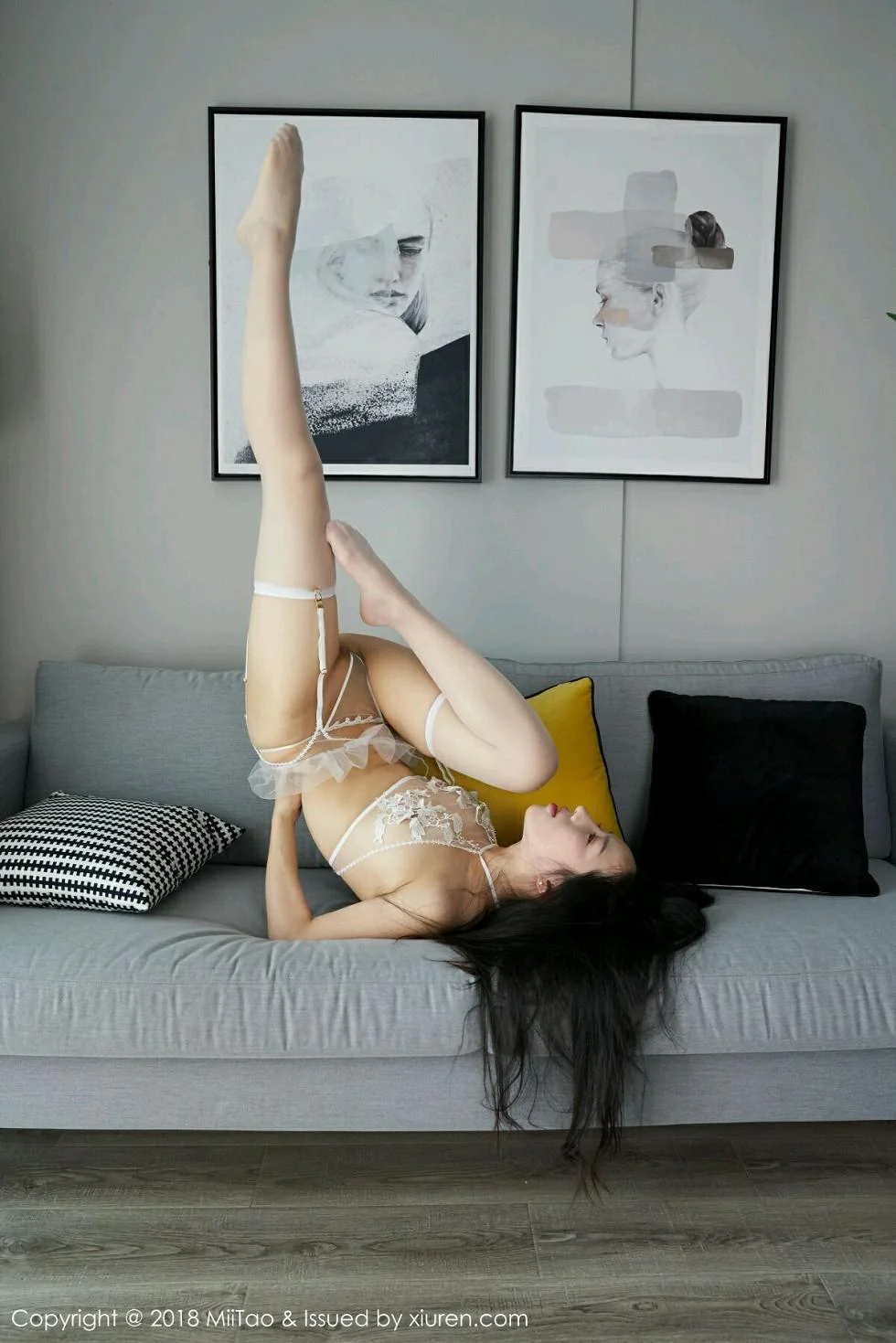 琉璃lily透视薄纱露美乳撩人瑜伽姿势绝美写真 第 17 张