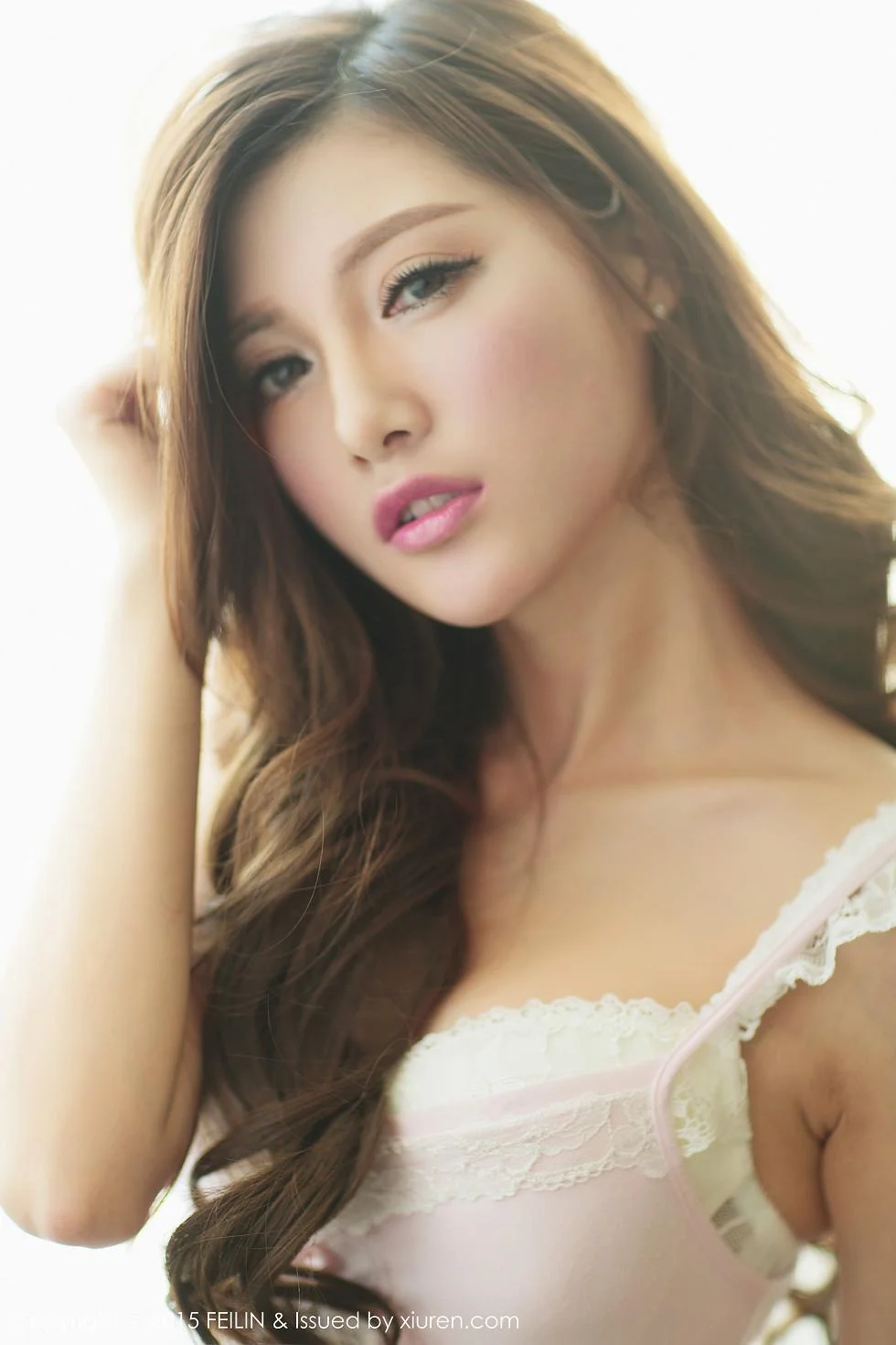奶茶-Emily白色内衣丰满美胸靓丽美颜写真 第 21 张