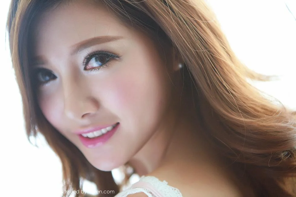 奶茶-Emily白色内衣丰满美胸靓丽美颜写真 第 46 张