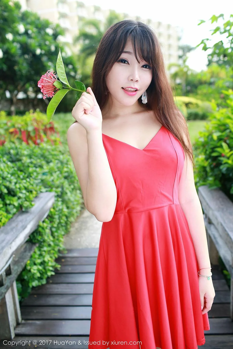 芝芝Booty塞班岛旅拍粉红高叉连体内衣湿身绝美写真 第 101 张