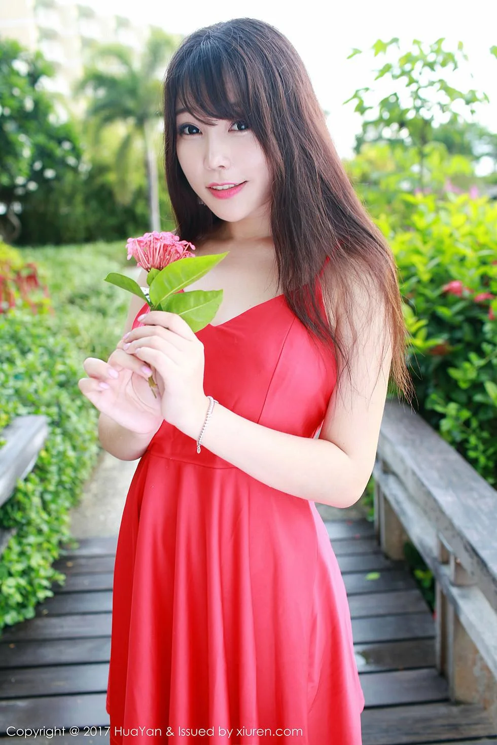 芝芝Booty塞班岛旅拍粉红高叉连体内衣湿身绝美写真 第 104 张