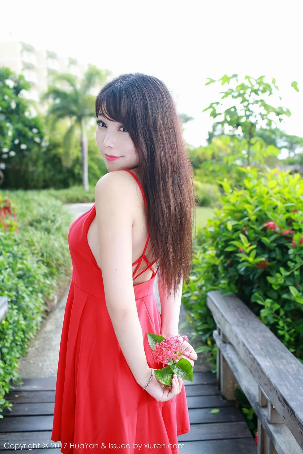 芝芝Booty塞班岛旅拍粉红高叉连体内衣湿身绝美写真 第 105 张