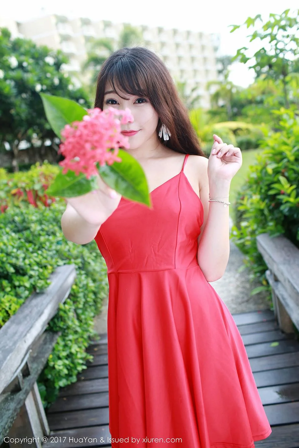 芝芝Booty塞班岛旅拍粉红高叉连体内衣湿身绝美写真 第 95 张