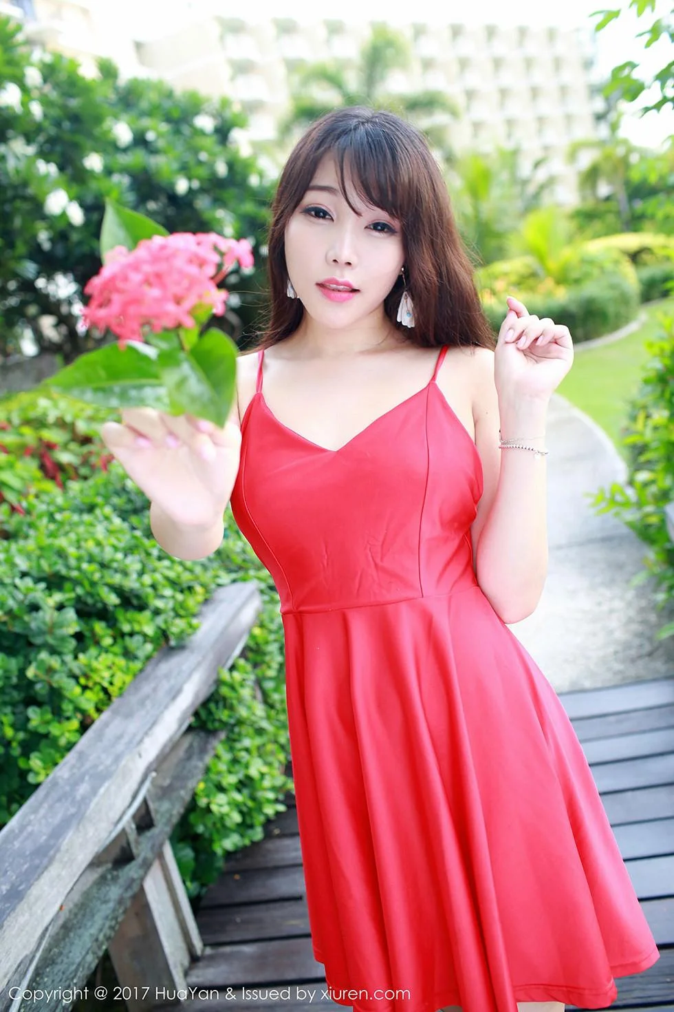 芝芝Booty塞班岛旅拍粉红高叉连体内衣湿身绝美写真 第 97 张