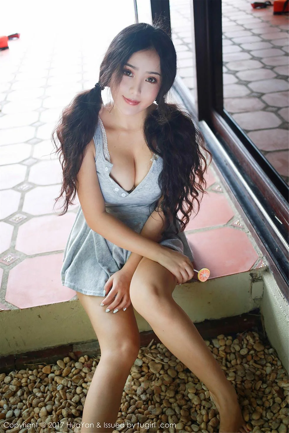 Manuela玛鲁娜长滩岛旅拍灰色丁字裤半脱秀翘臀绝美写真 第 21 张