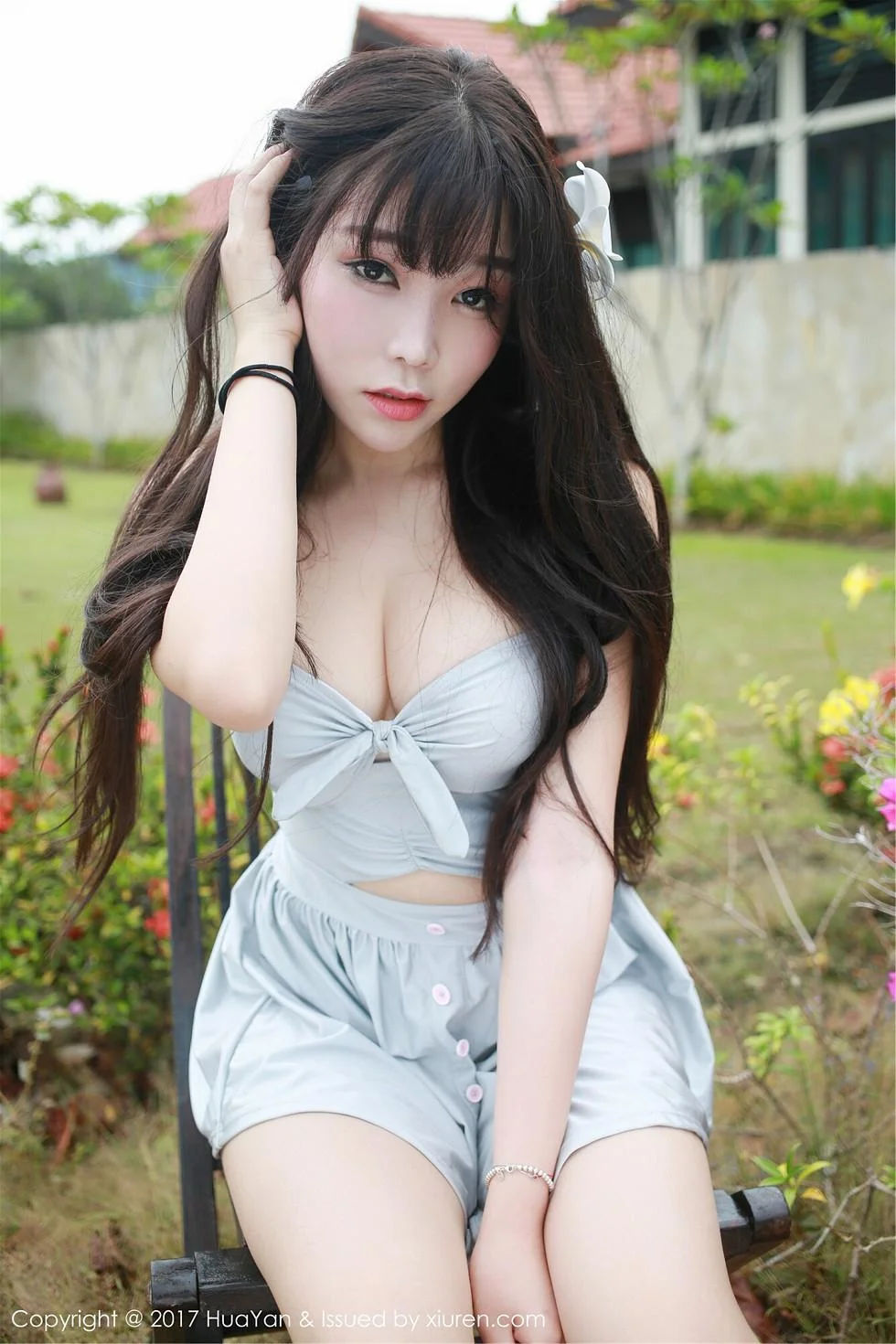 芝芝Booty沙巴旅拍吊带连身裙秀完美身材性感美胸写真 第 3 张