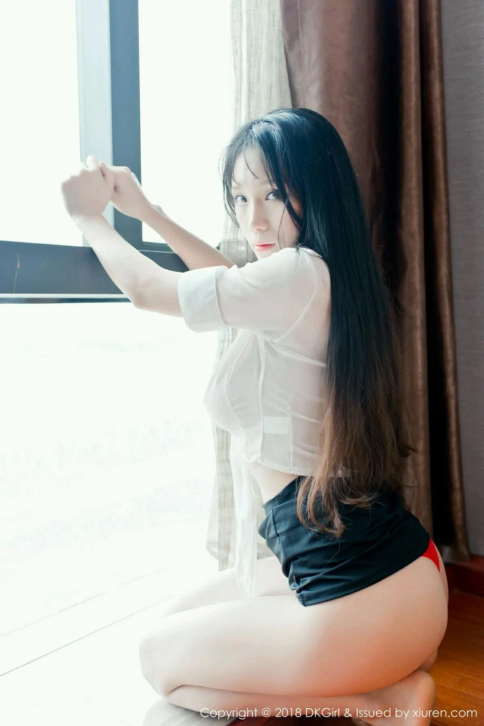 李可可秘书OL真空白衬衣+白色蕾丝薄纱爆乳绝美写真 第 39 张