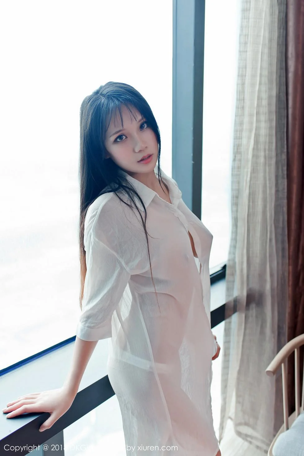 李可可性感白衬衣+红色围巾真空秀傲人豪乳绝美写真 第 14 张