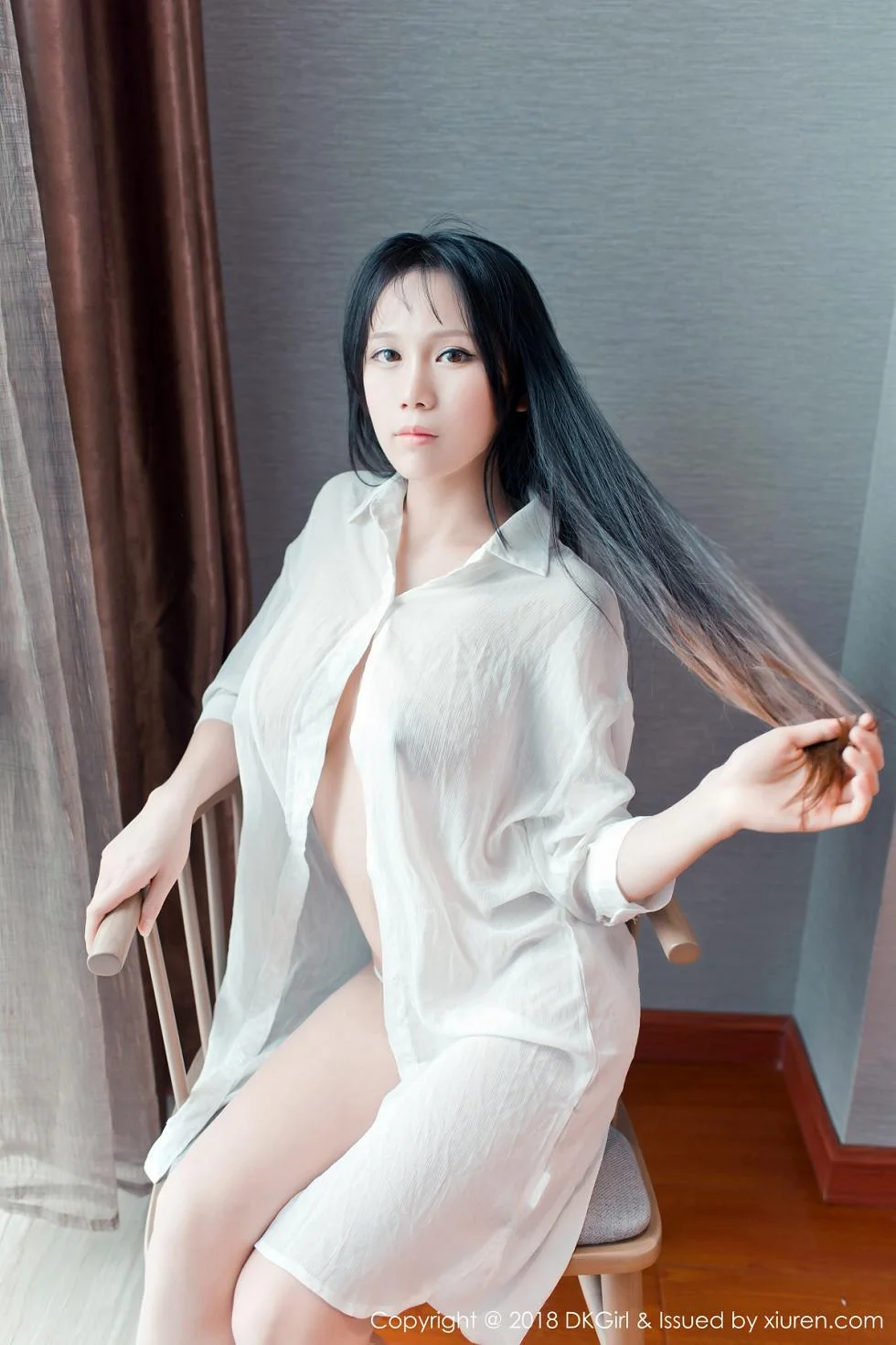 李可可性感白衬衣+红色围巾真空秀傲人豪乳绝美写真 第 6 张