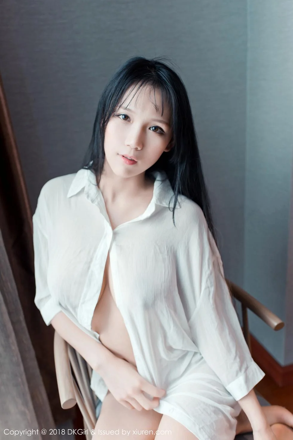 李可可性感白衬衣+红色围巾真空秀傲人豪乳绝美写真 第 9 张