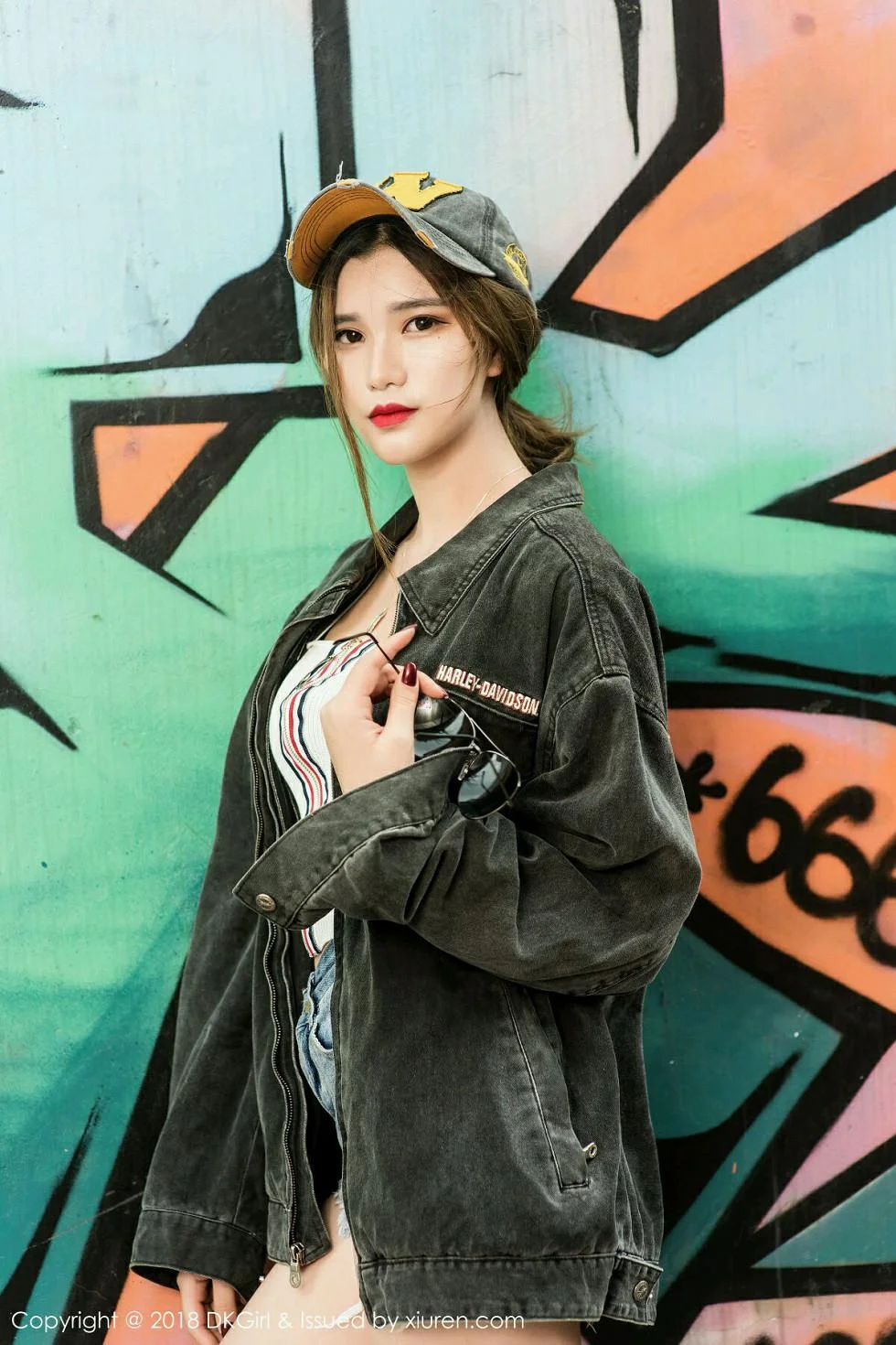 Ting婷婷居家白色蕾丝薄纱全脱秀豪乳双手遮点绝美写真 第 4 张