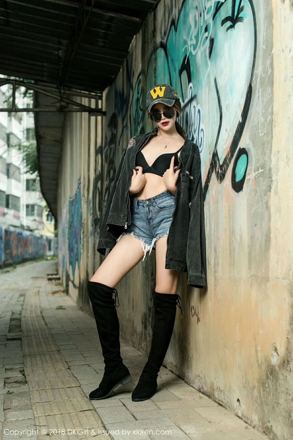 Ting婷婷居家白色蕾丝薄纱全脱秀豪乳双手遮点绝美写真 第 53 张