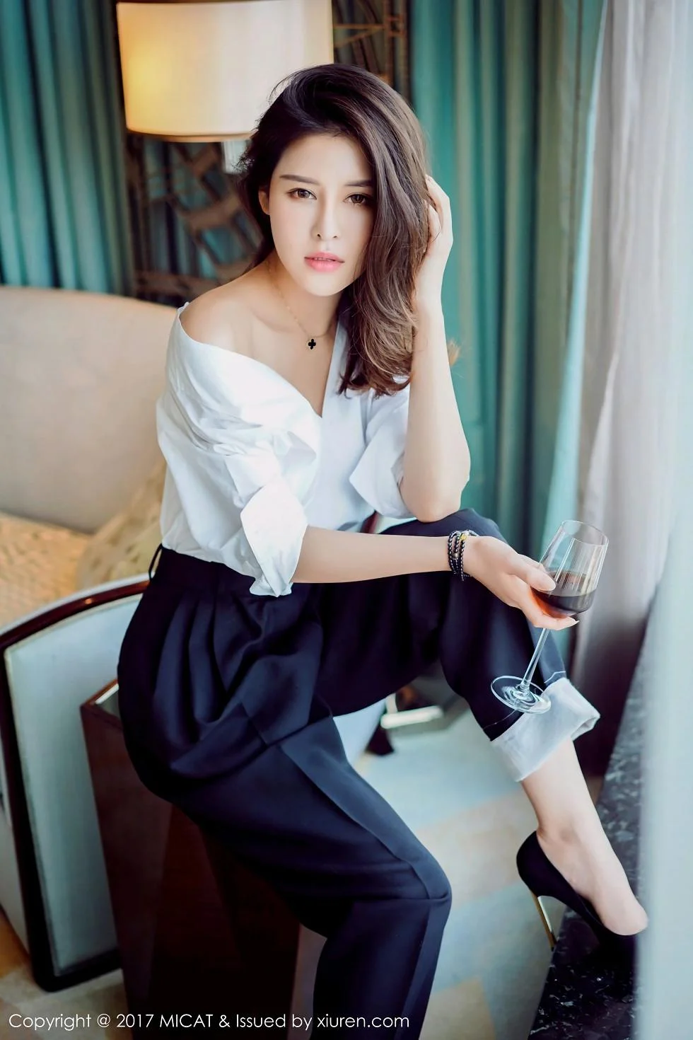 叶佳颐浴室里性感黑色内衣湿身秀豪乳翘臀绝美写真 第 20 张