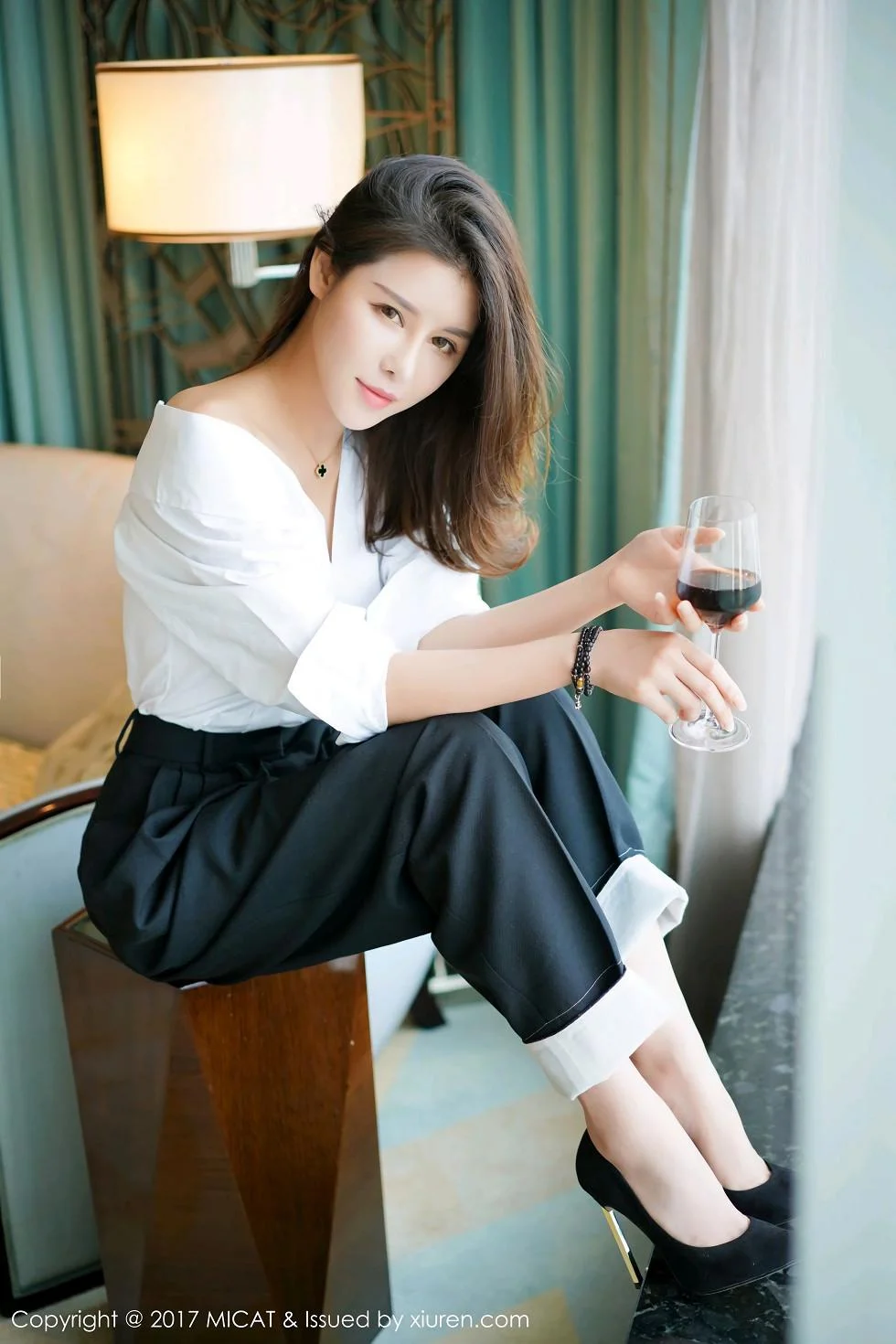 叶佳颐浴室里性感黑色内衣湿身秀豪乳翘臀绝美写真 第 21 张