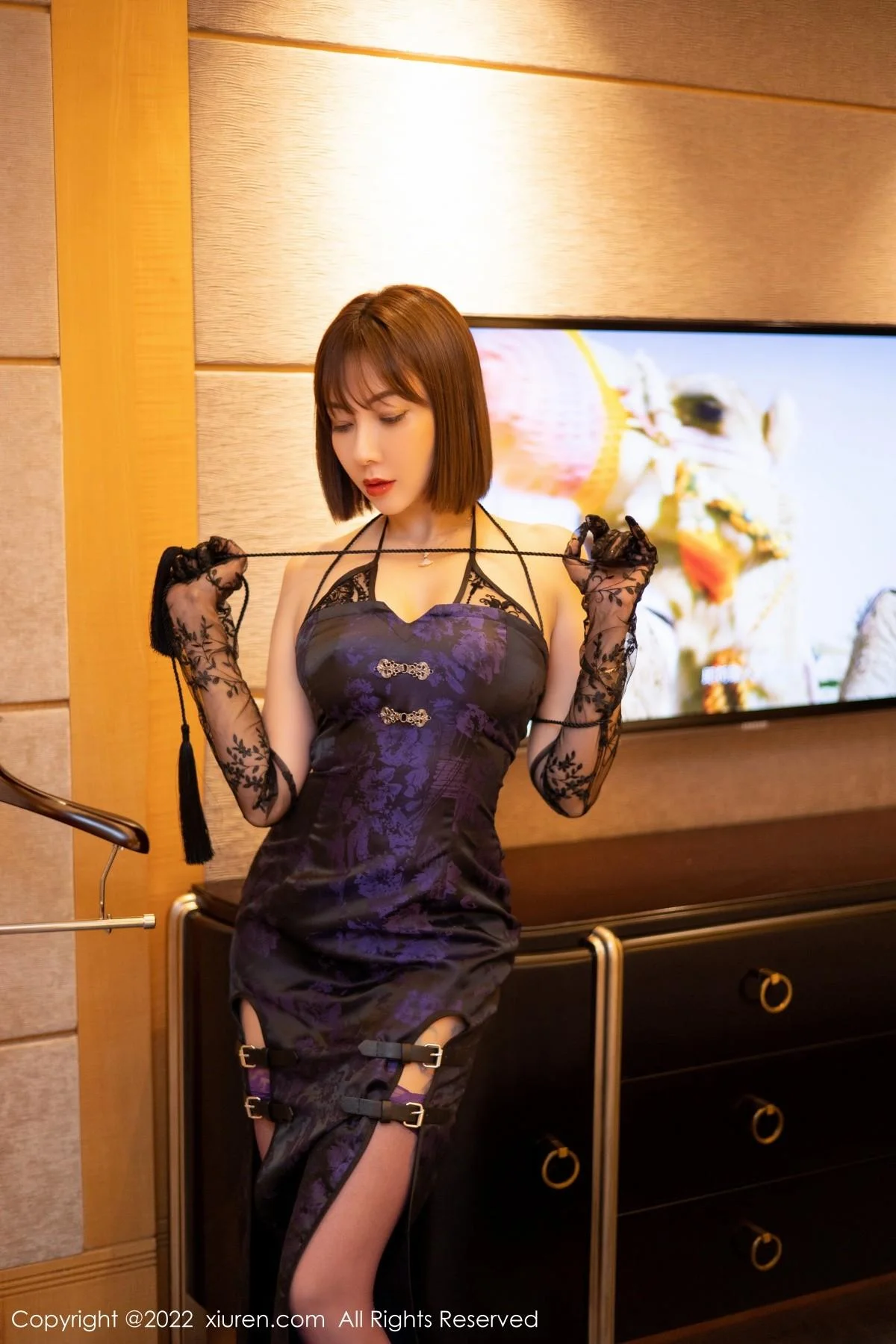 御姐果儿Victoria青海旅拍脱黑色长裙真空露豪乳遮点绝美写真 第 17 张