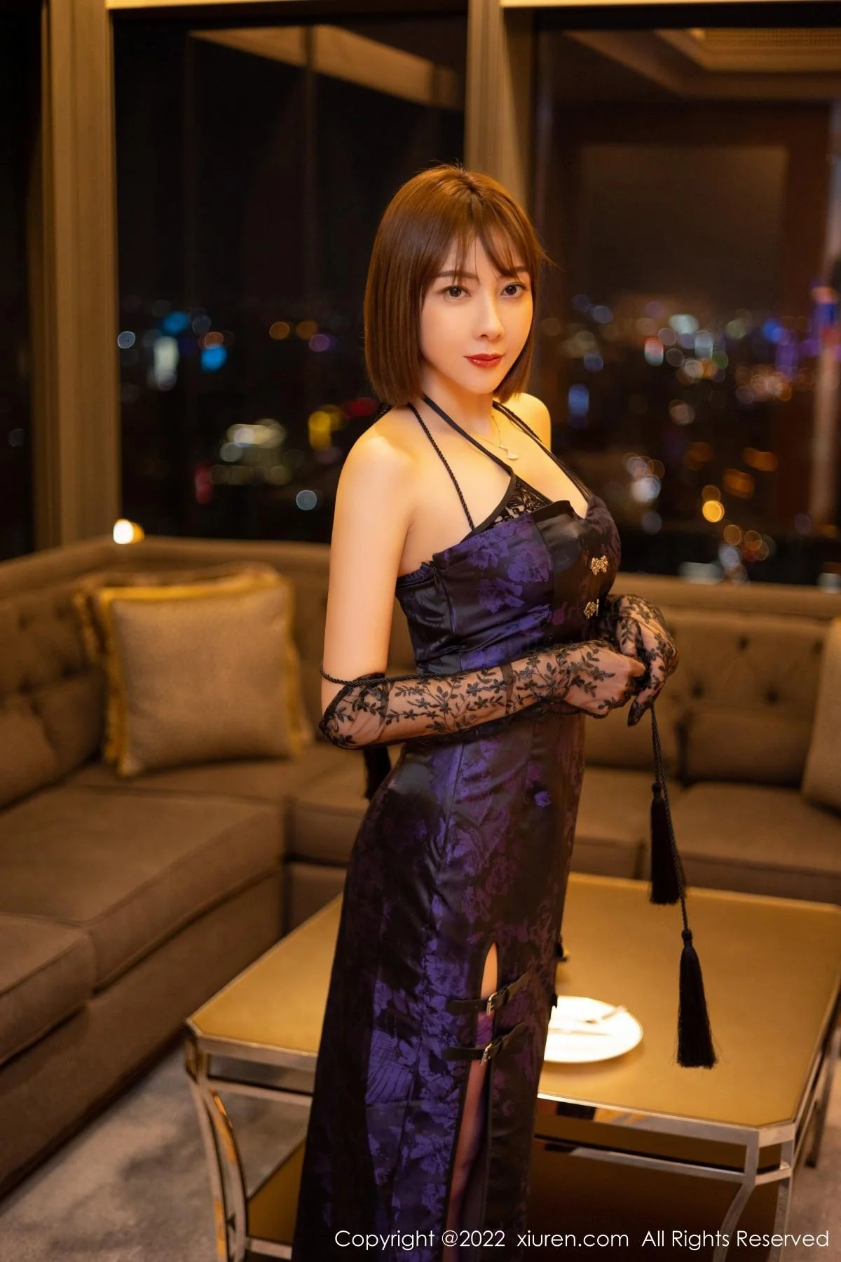 御姐果儿Victoria青海旅拍脱黑色长裙真空露豪乳遮点绝美写真 第 4 张