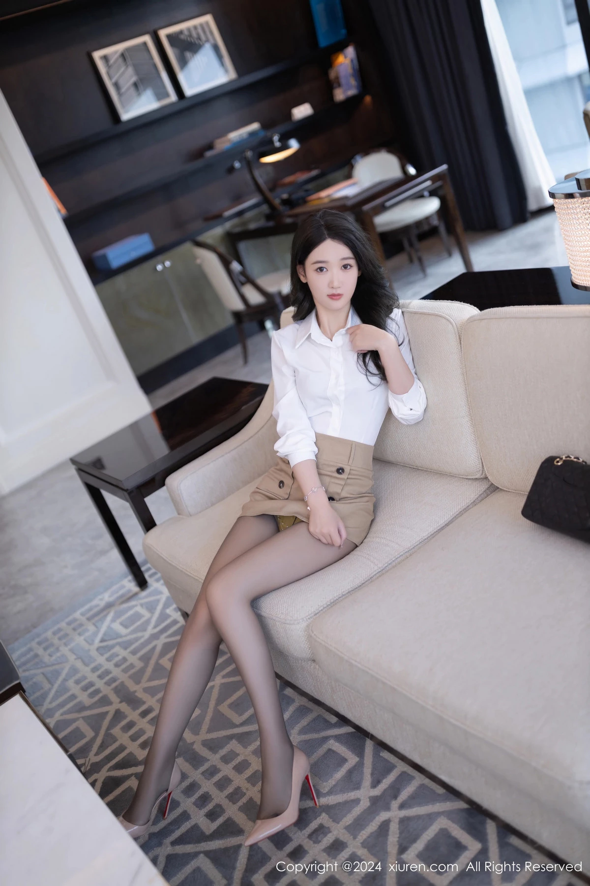 唐安琪性感白色OL服饰配超薄黑丝秀曼妙身姿迷人绝美写真 第 8 张