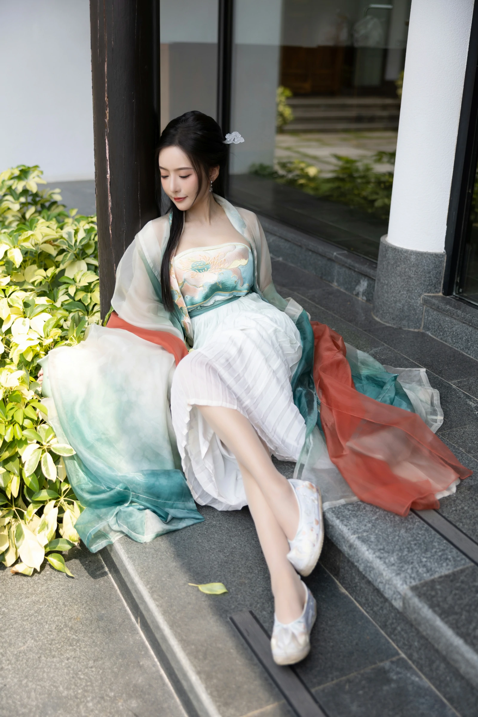 [秀人付费] 王馨瑶Yanni 诱人私拍福利 瀑布 绿色古装 第 26 张