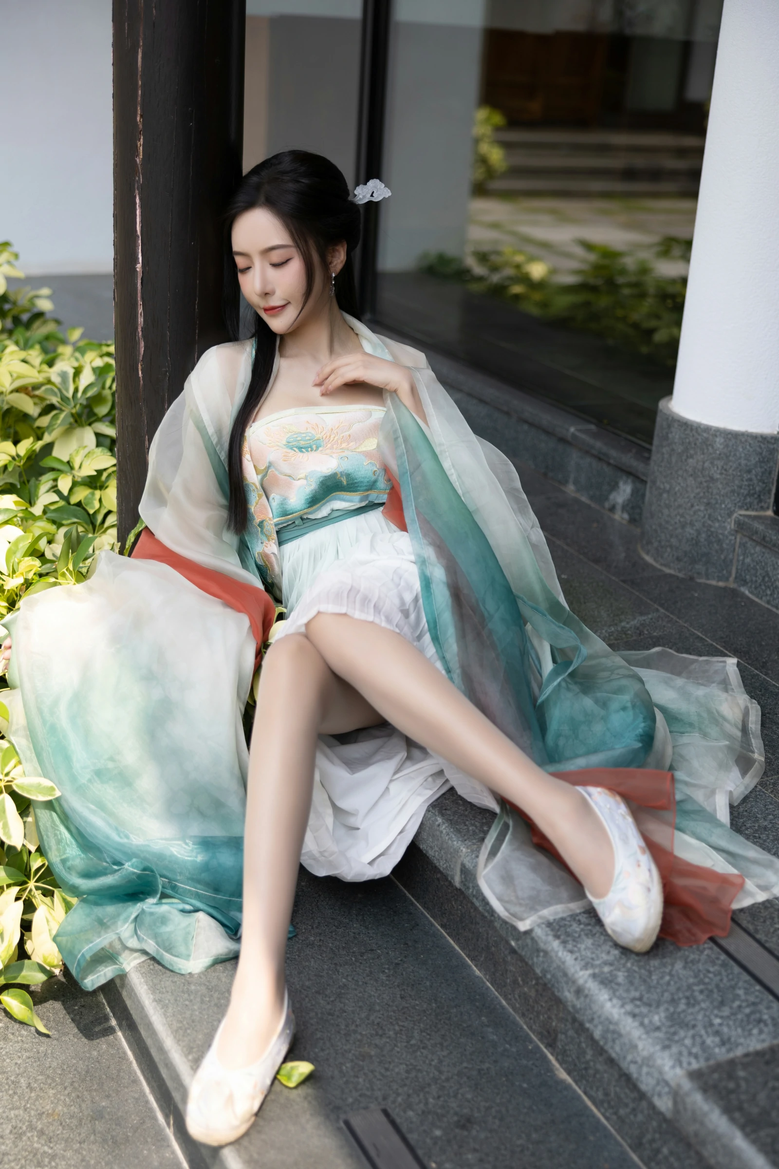 [秀人付费] 王馨瑶Yanni 诱人私拍福利 瀑布 绿色古装 第 27 张
