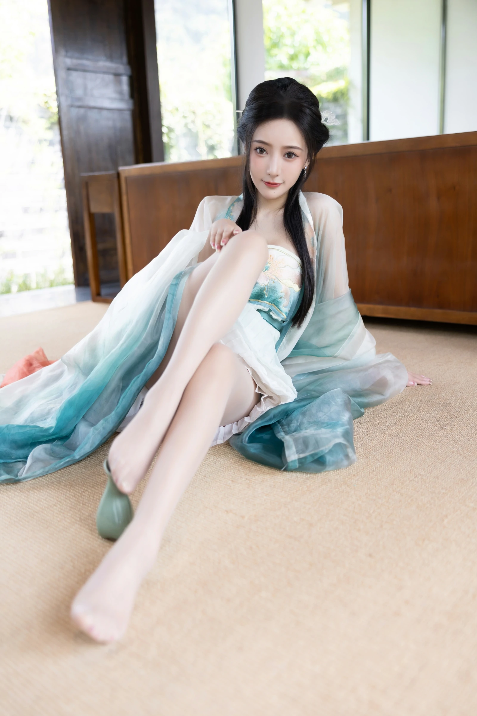 [秀人付费] 王馨瑶Yanni 诱人私拍福利 瀑布 绿色古装 第 51 张
