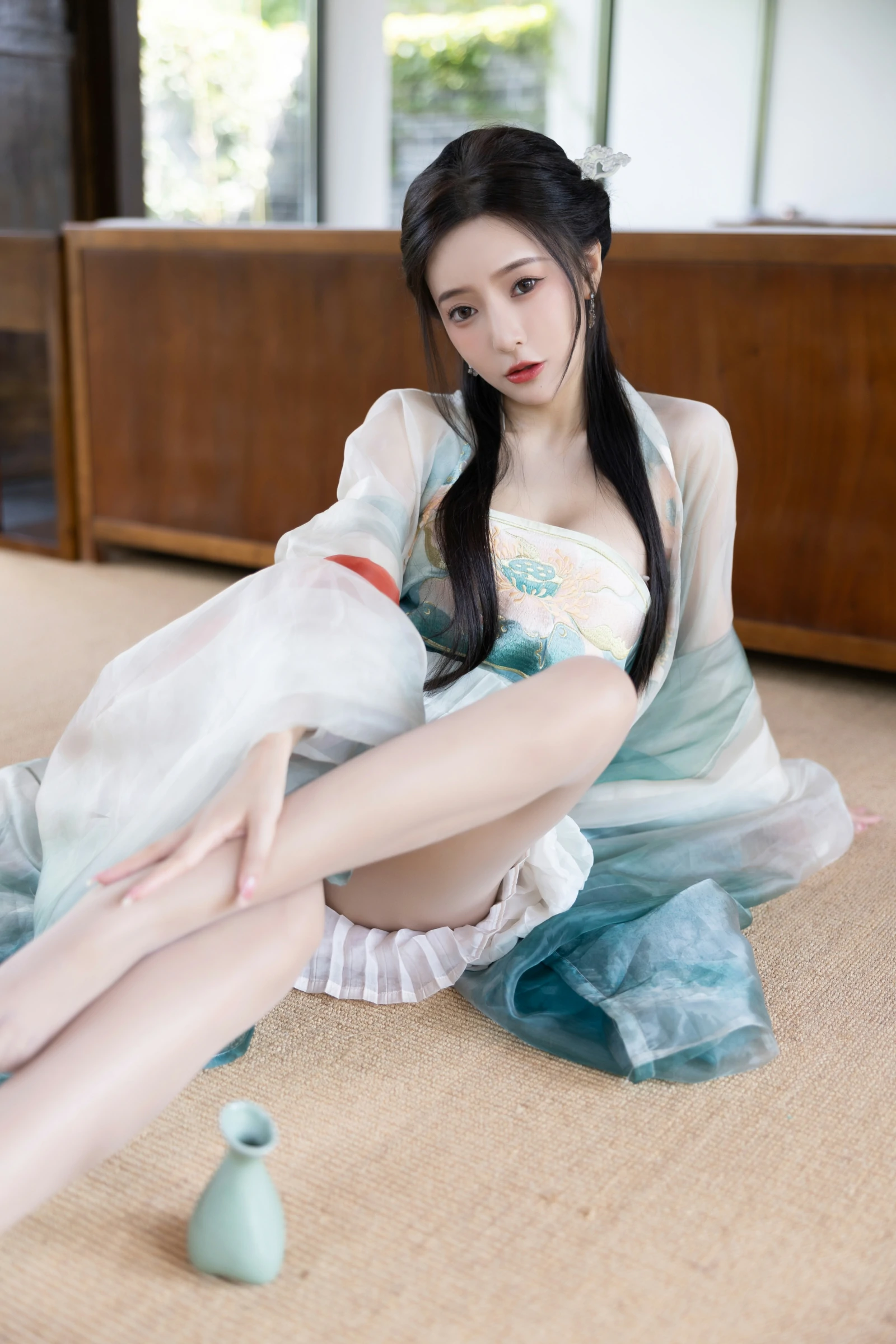 [秀人付费] 王馨瑶Yanni 诱人私拍福利 瀑布 绿色古装 第 54 张