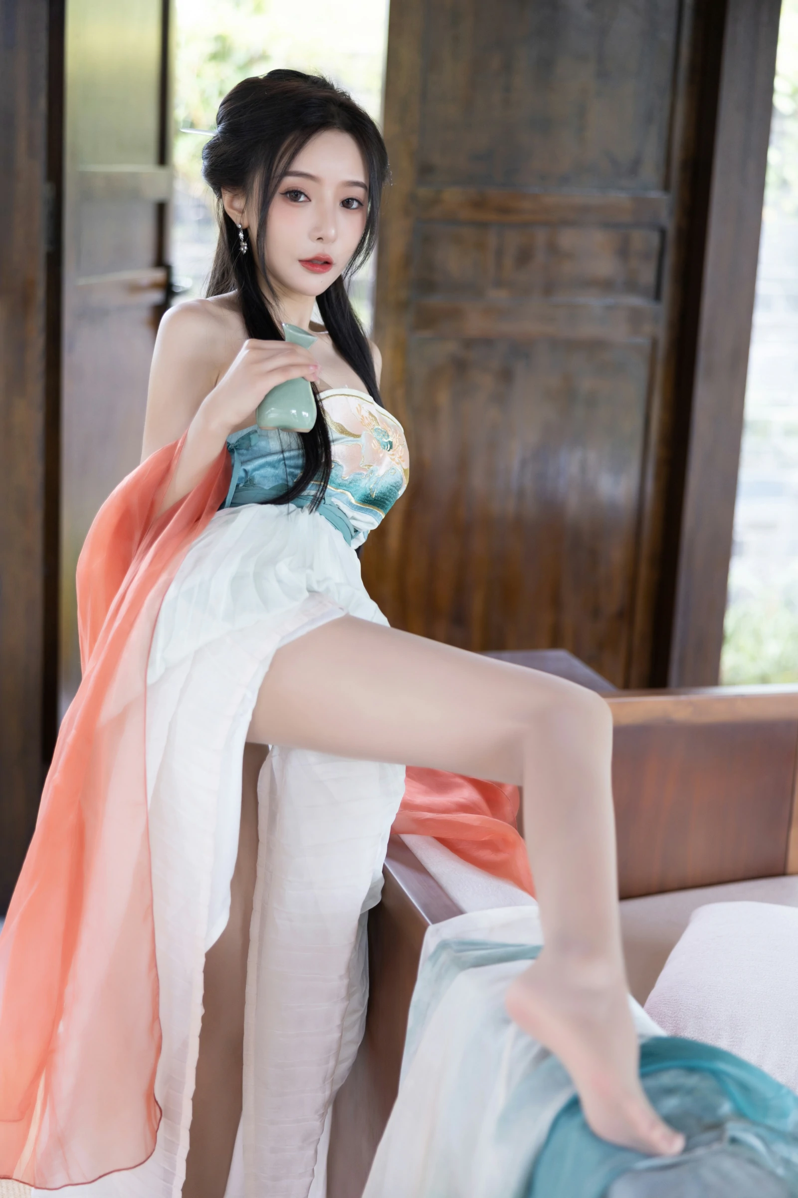 [秀人付费] 王馨瑶Yanni 诱人私拍福利 瀑布 绿色古装 第 58 张