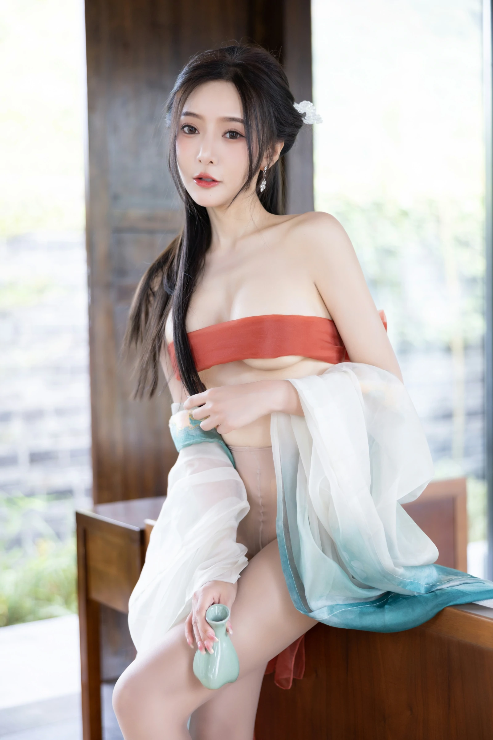 [秀人付费] 王馨瑶Yanni 诱人私拍福利 瀑布 绿色古装 第 71 张