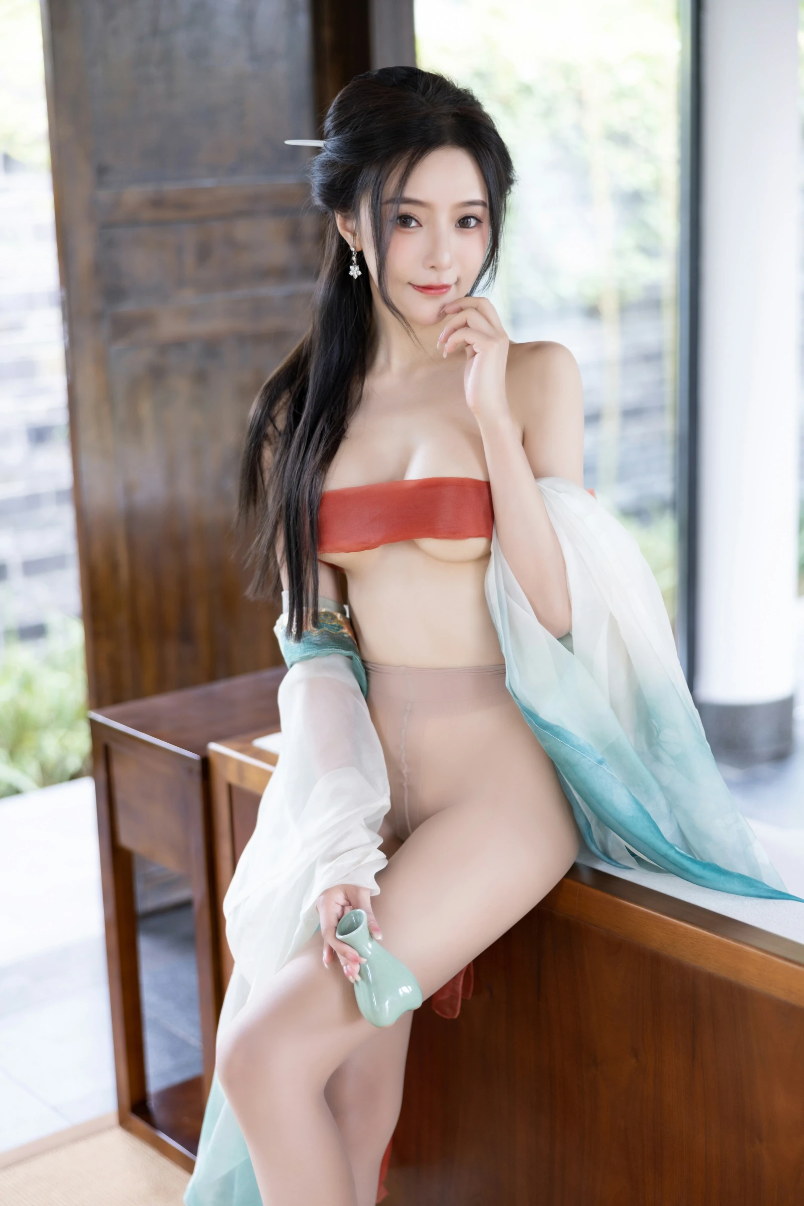 [秀人付费] 王馨瑶Yanni 诱人私拍福利 瀑布 绿色古装 第 72 张