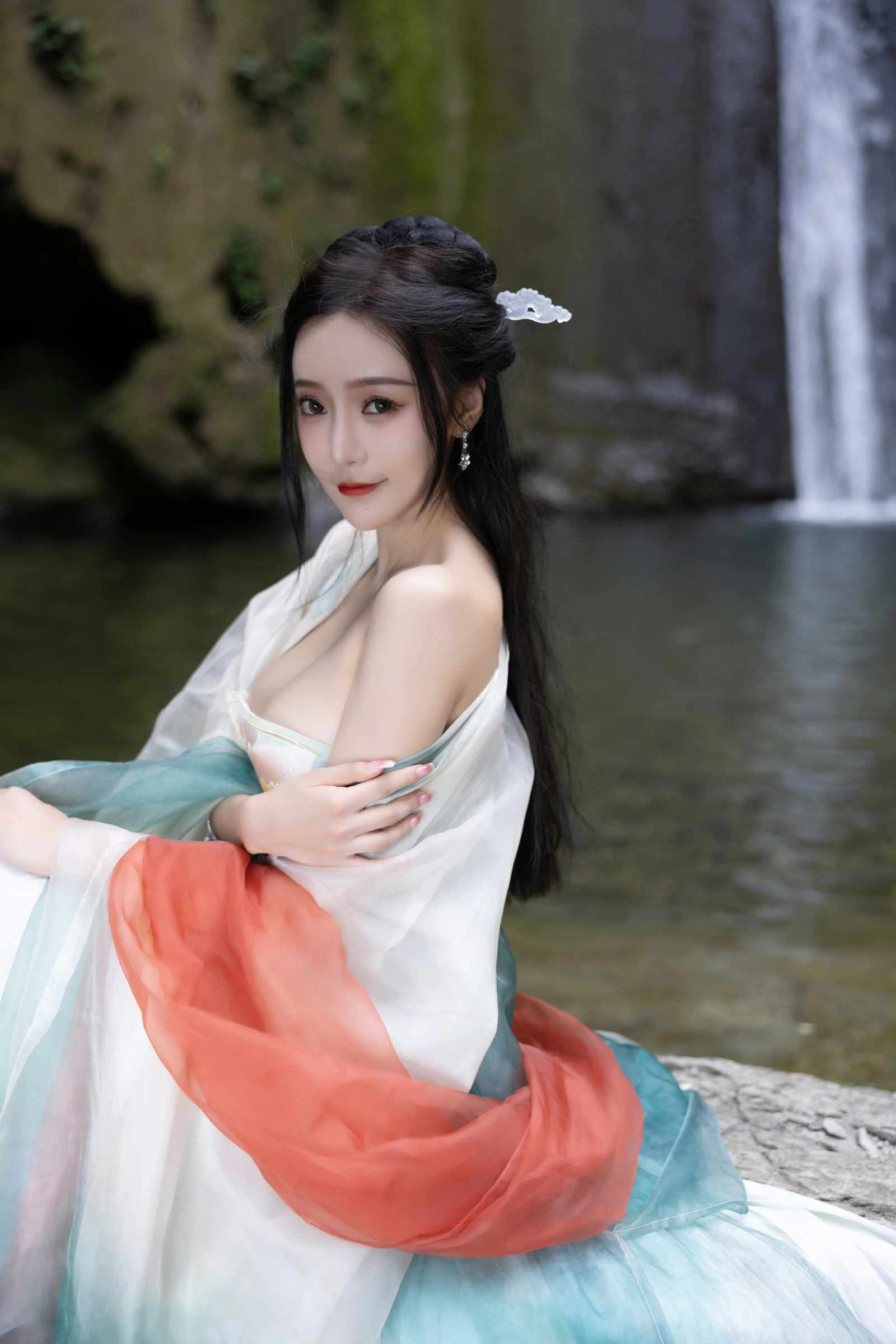 [秀人付费] 王馨瑶Yanni 诱人私拍福利 瀑布 绿色古装 第 8 张
