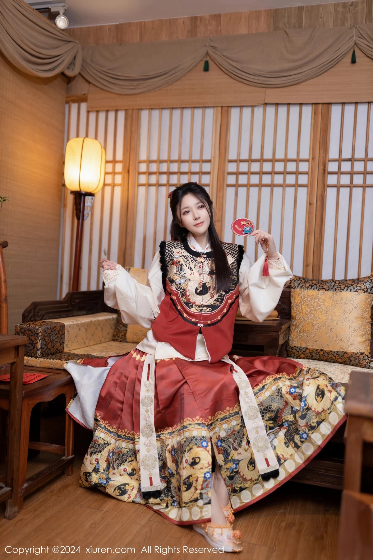 鱼子酱Fish贺新春主题红色服饰露红布兜秀曼妙身姿绝美写真 第 1 张