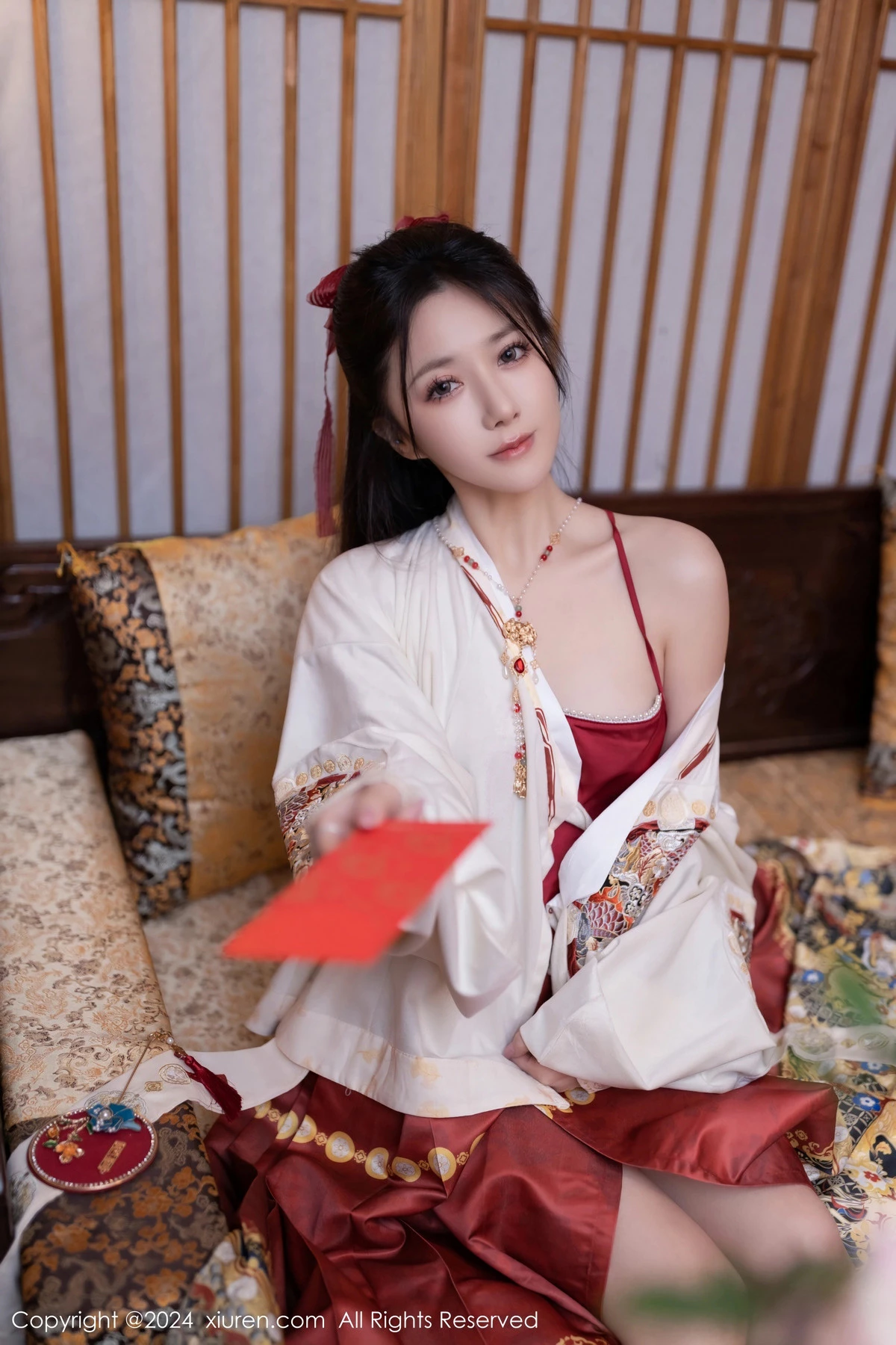 鱼子酱Fish贺新春主题红色服饰露红布兜秀曼妙身姿绝美写真 第 10 张