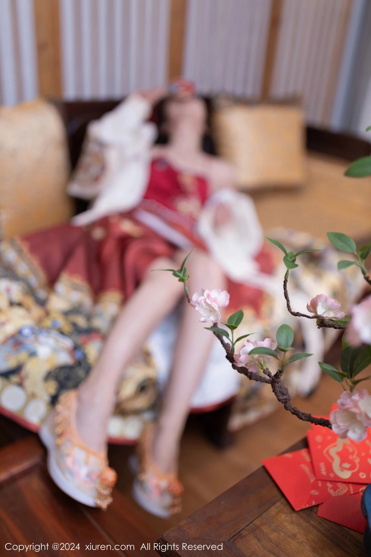 鱼子酱Fish贺新春主题红色服饰露红布兜秀曼妙身姿绝美写真 第 12 张