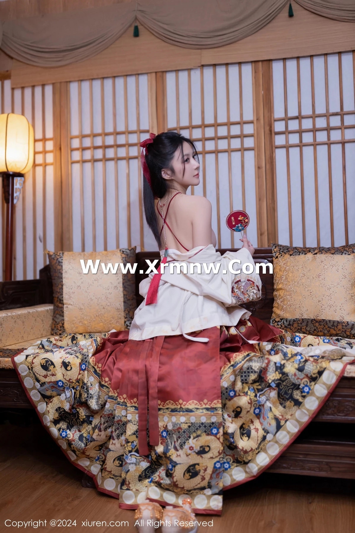 鱼子酱Fish贺新春主题红色服饰露红布兜秀曼妙身姿绝美写真 第 13 张