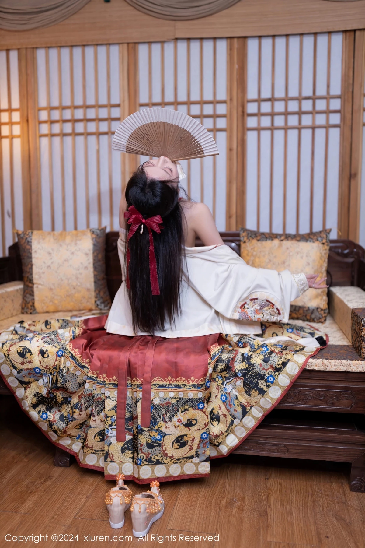 鱼子酱Fish贺新春主题红色服饰露红布兜秀曼妙身姿绝美写真 第 14 张
