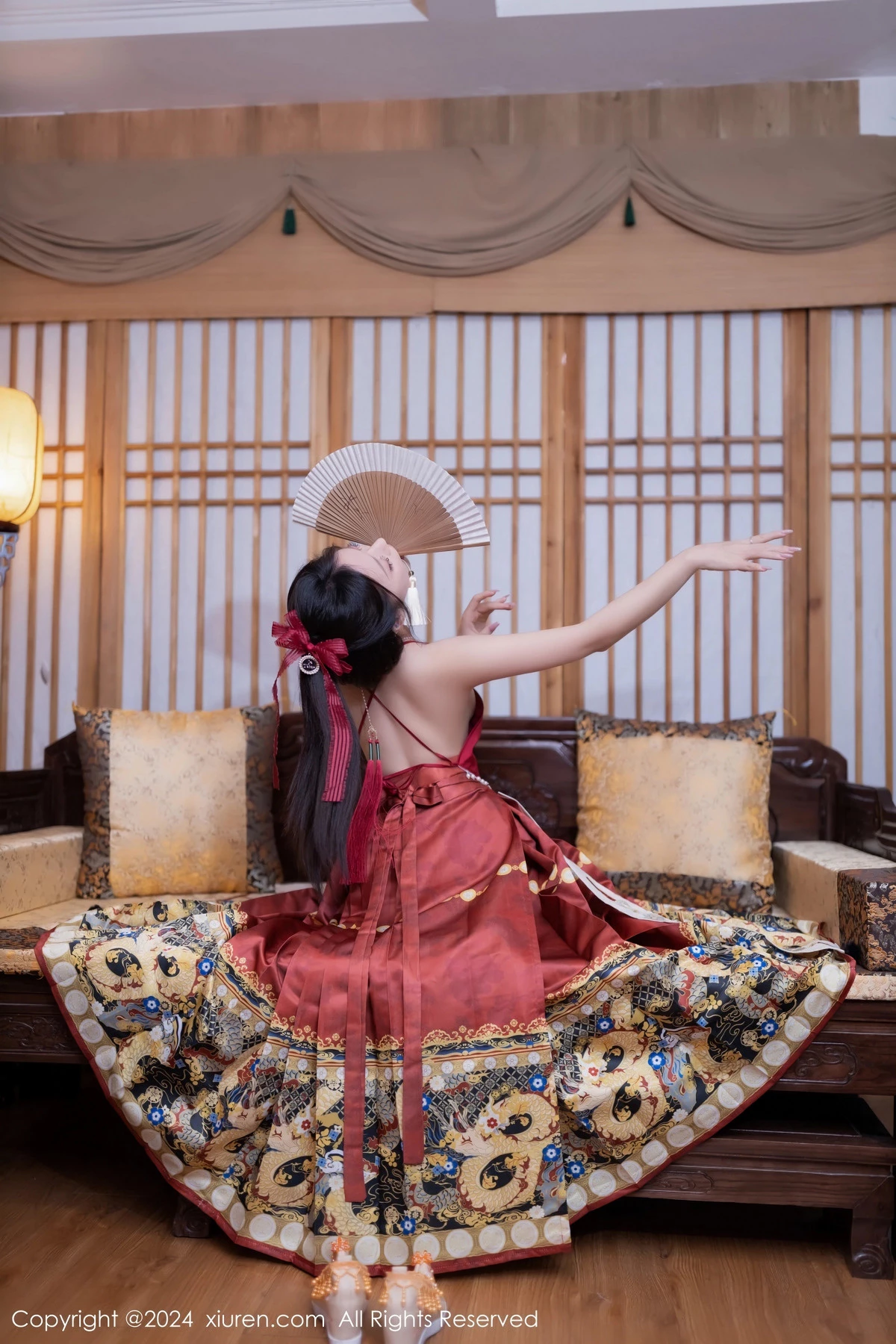 鱼子酱Fish贺新春主题红色服饰露红布兜秀曼妙身姿绝美写真 第 15 张