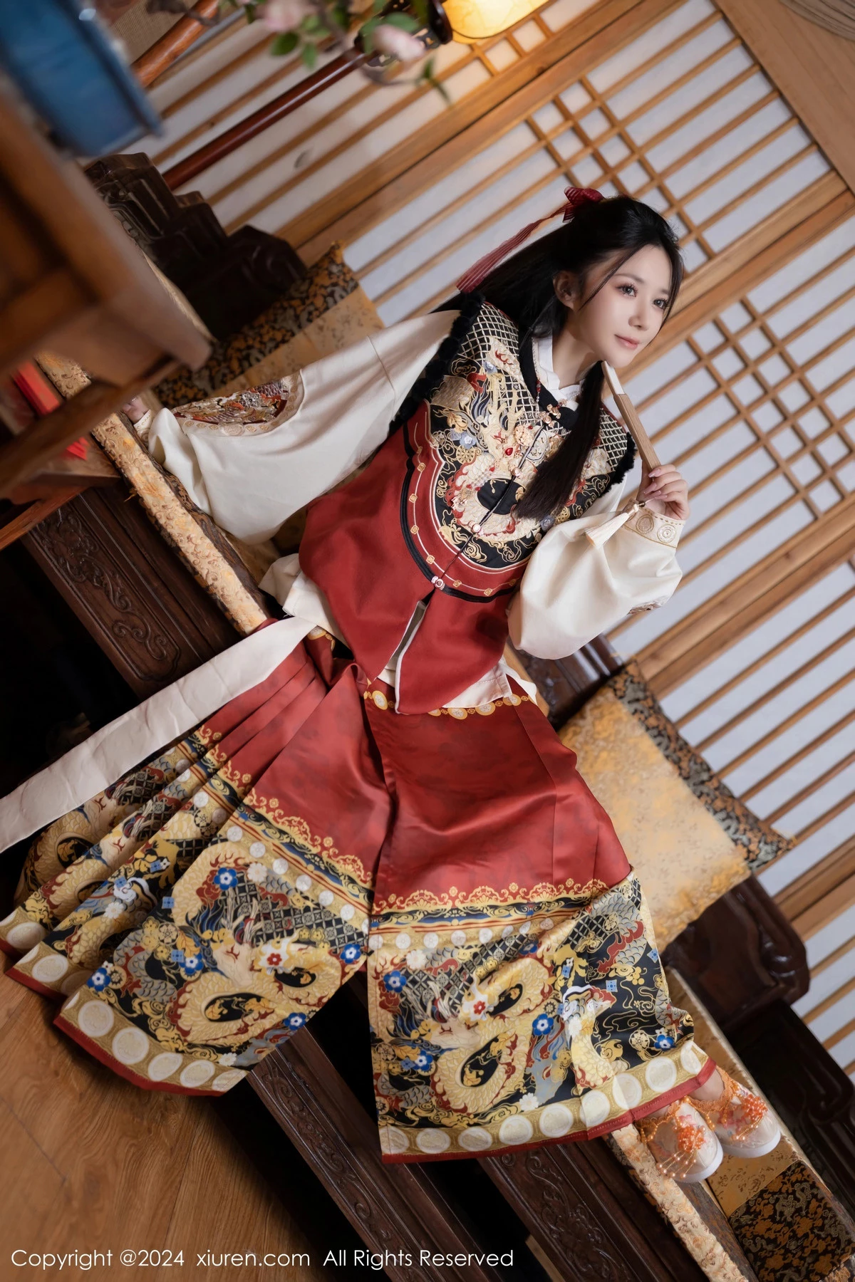 鱼子酱Fish贺新春主题红色服饰露红布兜秀曼妙身姿绝美写真 第 4 张