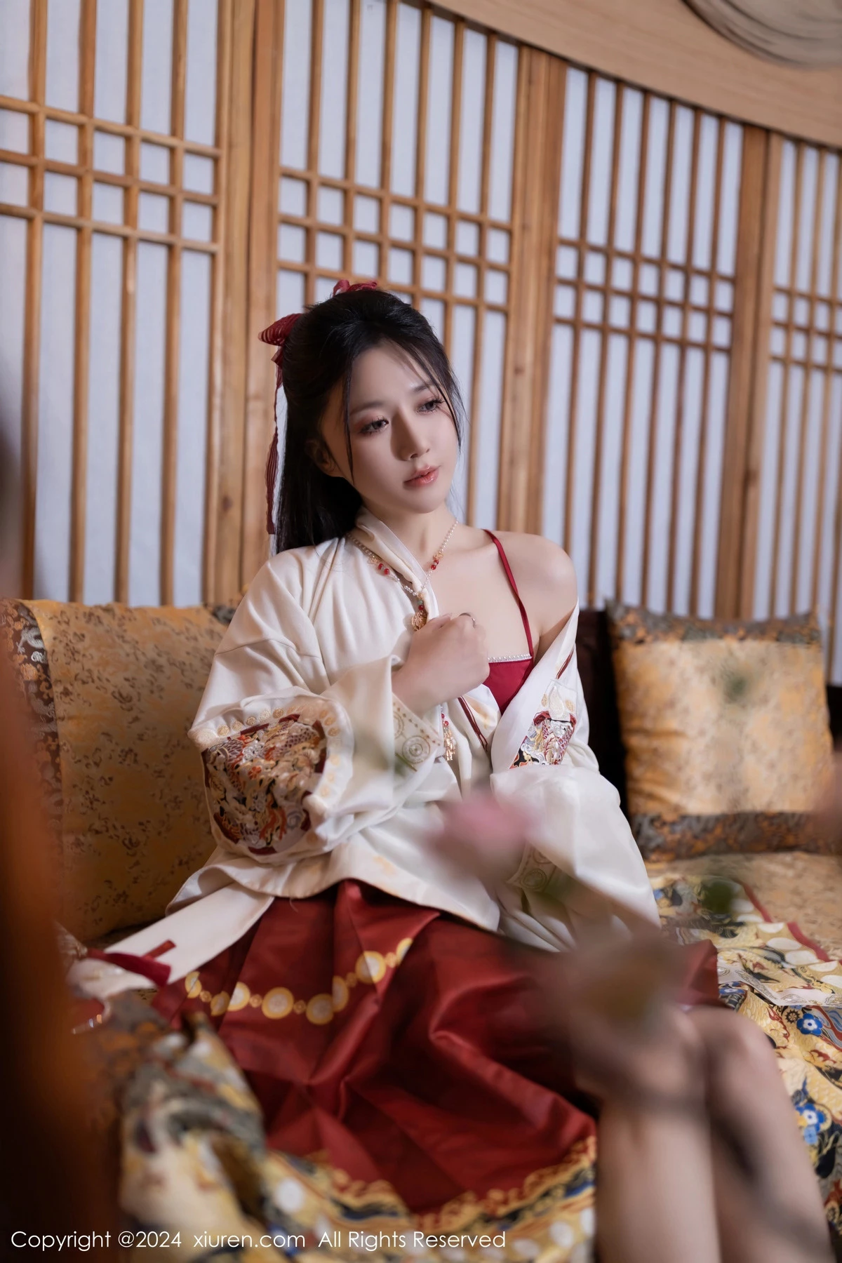 鱼子酱Fish贺新春主题红色服饰露红布兜秀曼妙身姿绝美写真 第 9 张