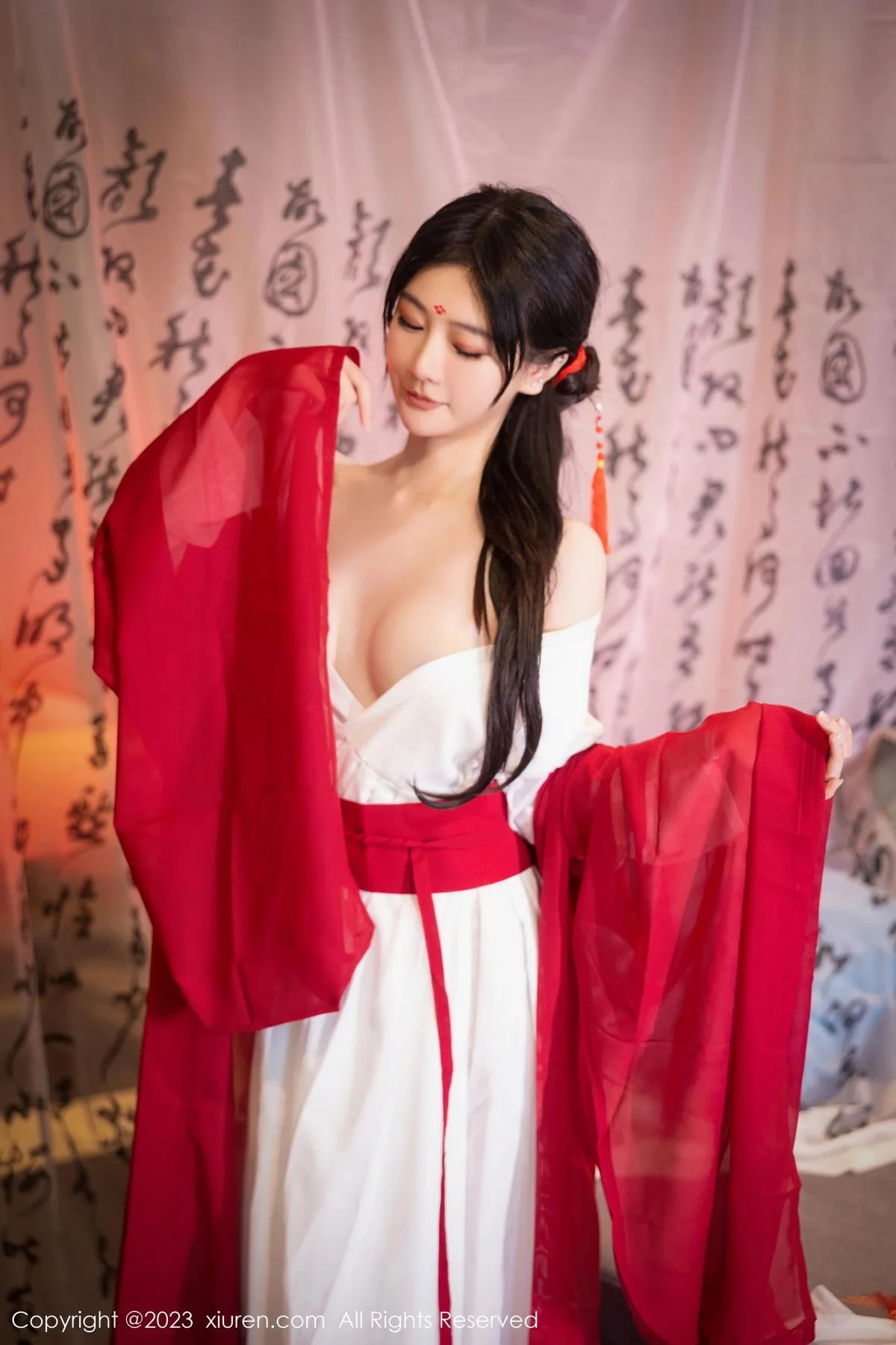 幼幼私房古风场景性感红色古装服半脱秀完美身材绝美写真 第 13 张