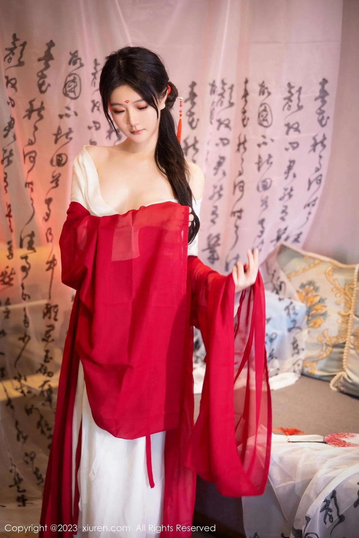幼幼私房古风场景性感红色古装服半脱秀完美身材绝美写真 第 14 张