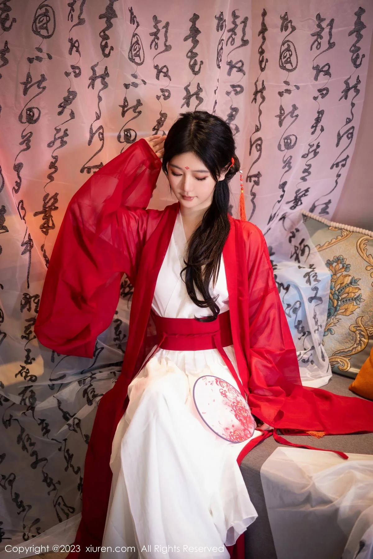 幼幼私房古风场景性感红色古装服半脱秀完美身材绝美写真 第 2 张