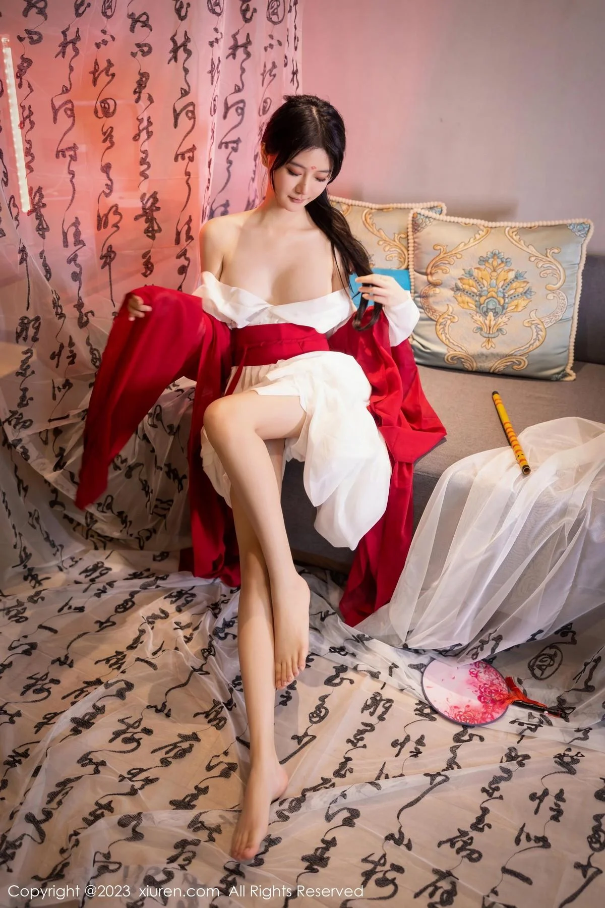 幼幼私房古风场景性感红色古装服半脱秀完美身材绝美写真 第 35 张