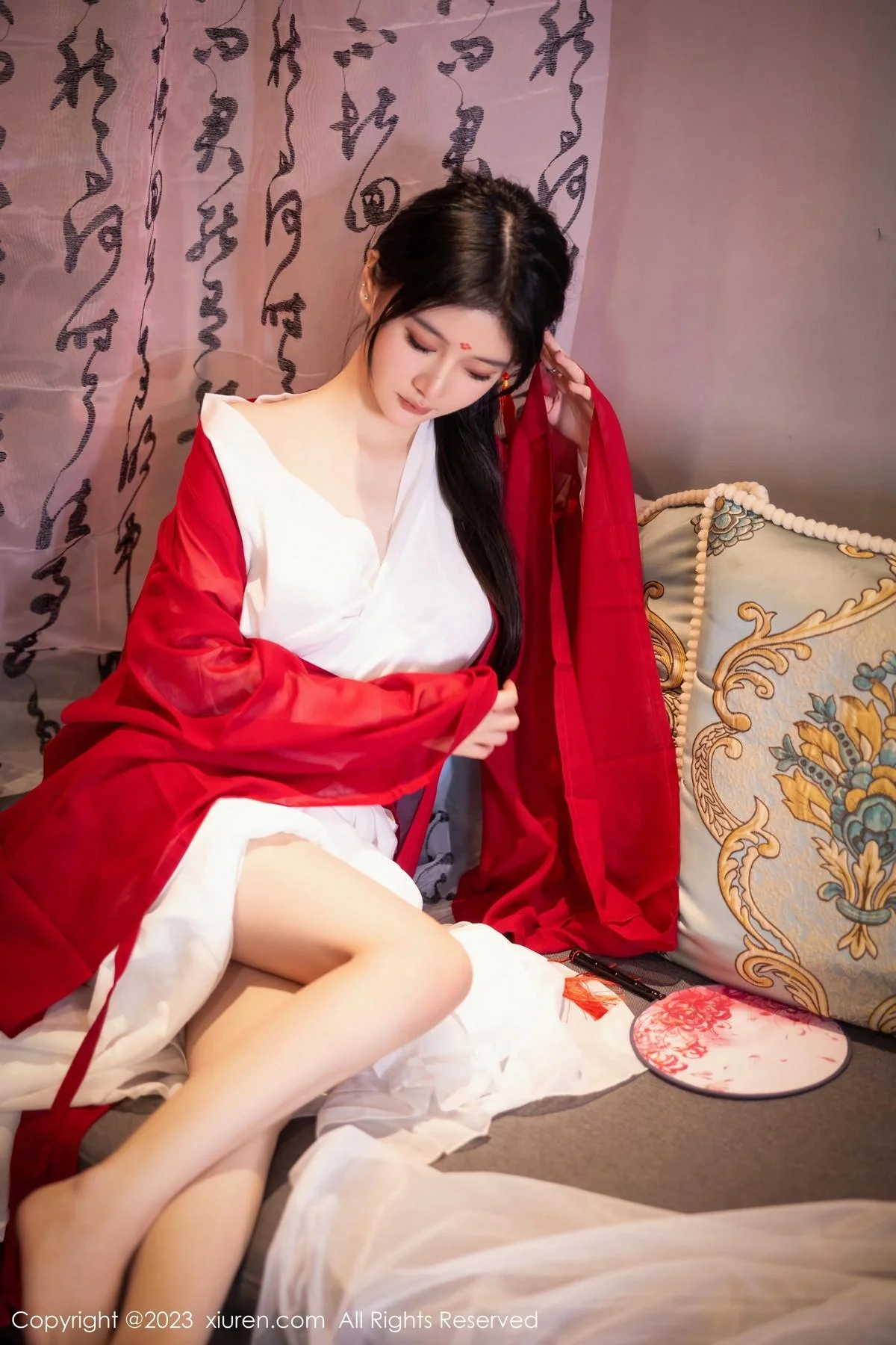 幼幼私房古风场景性感红色古装服半脱秀完美身材绝美写真 第 4 张