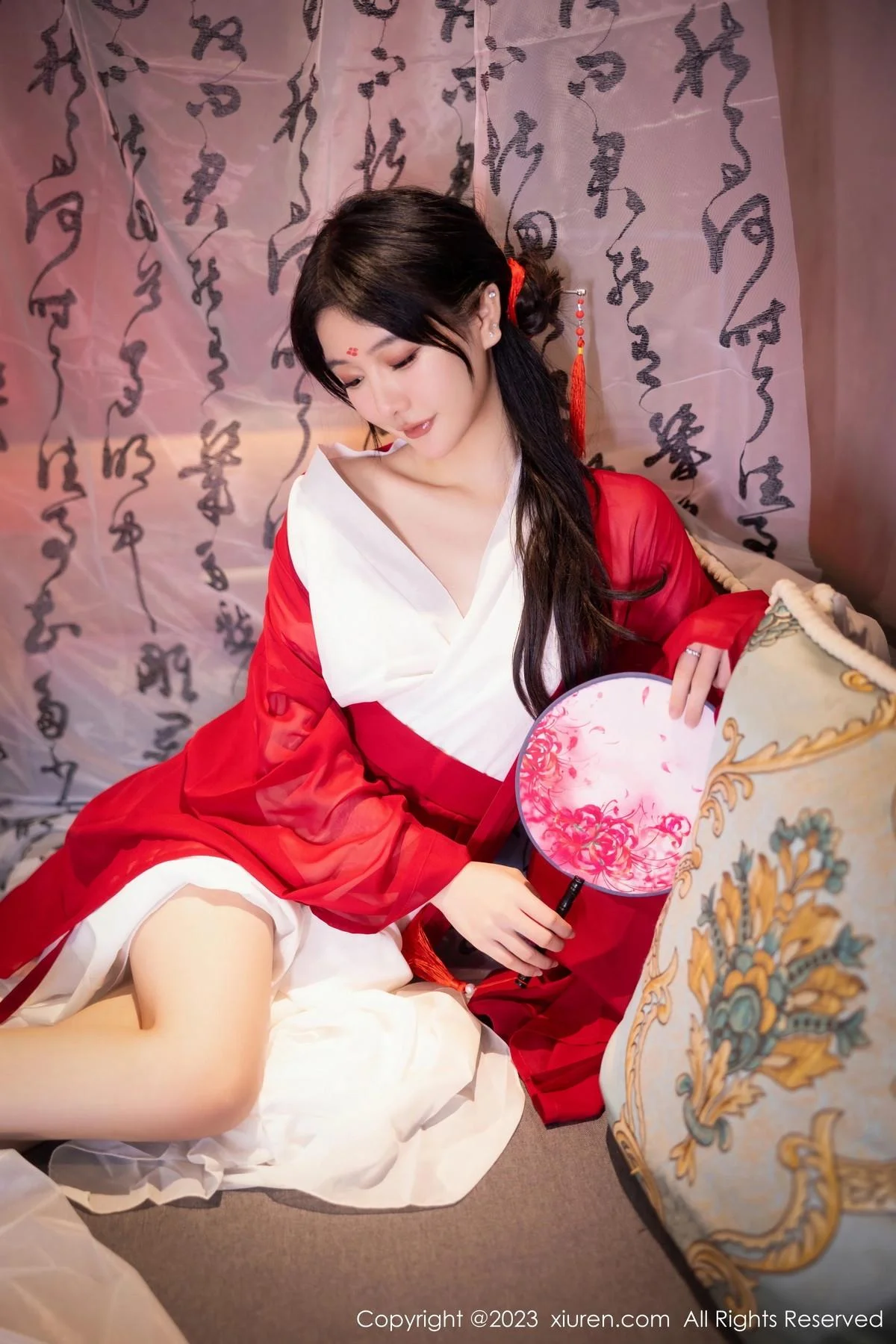 幼幼私房古风场景性感红色古装服半脱秀完美身材绝美写真 第 5 张