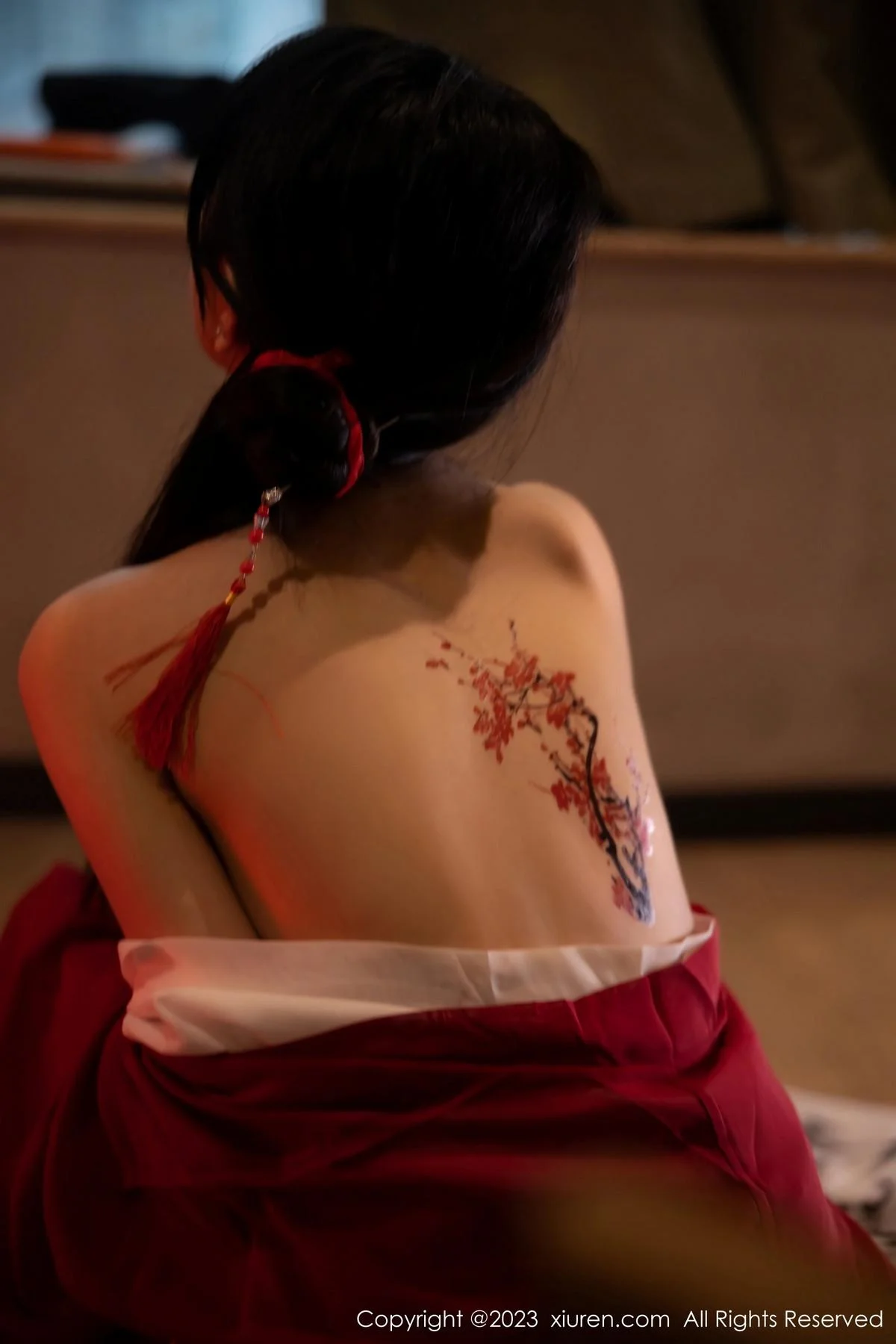 幼幼私房古风场景性感红色古装服半脱秀完美身材绝美写真 第 58 张