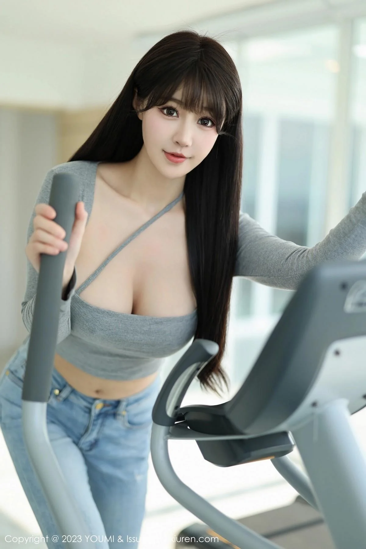 朱可儿Flora半脱牛仔裤露粉色圆点丝袜秀丰满身材绝美写真 第 14 张