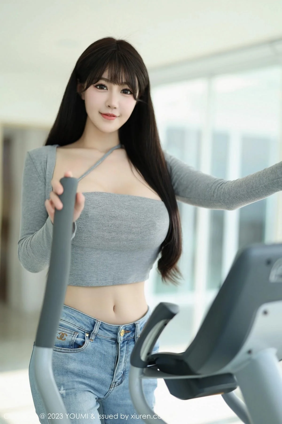 朱可儿Flora半脱牛仔裤露粉色圆点丝袜秀丰满身材绝美写真 第 16 张